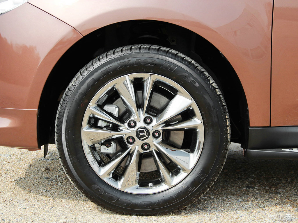 Kȼ{ǽݴ7 SUV܇^DƬ
