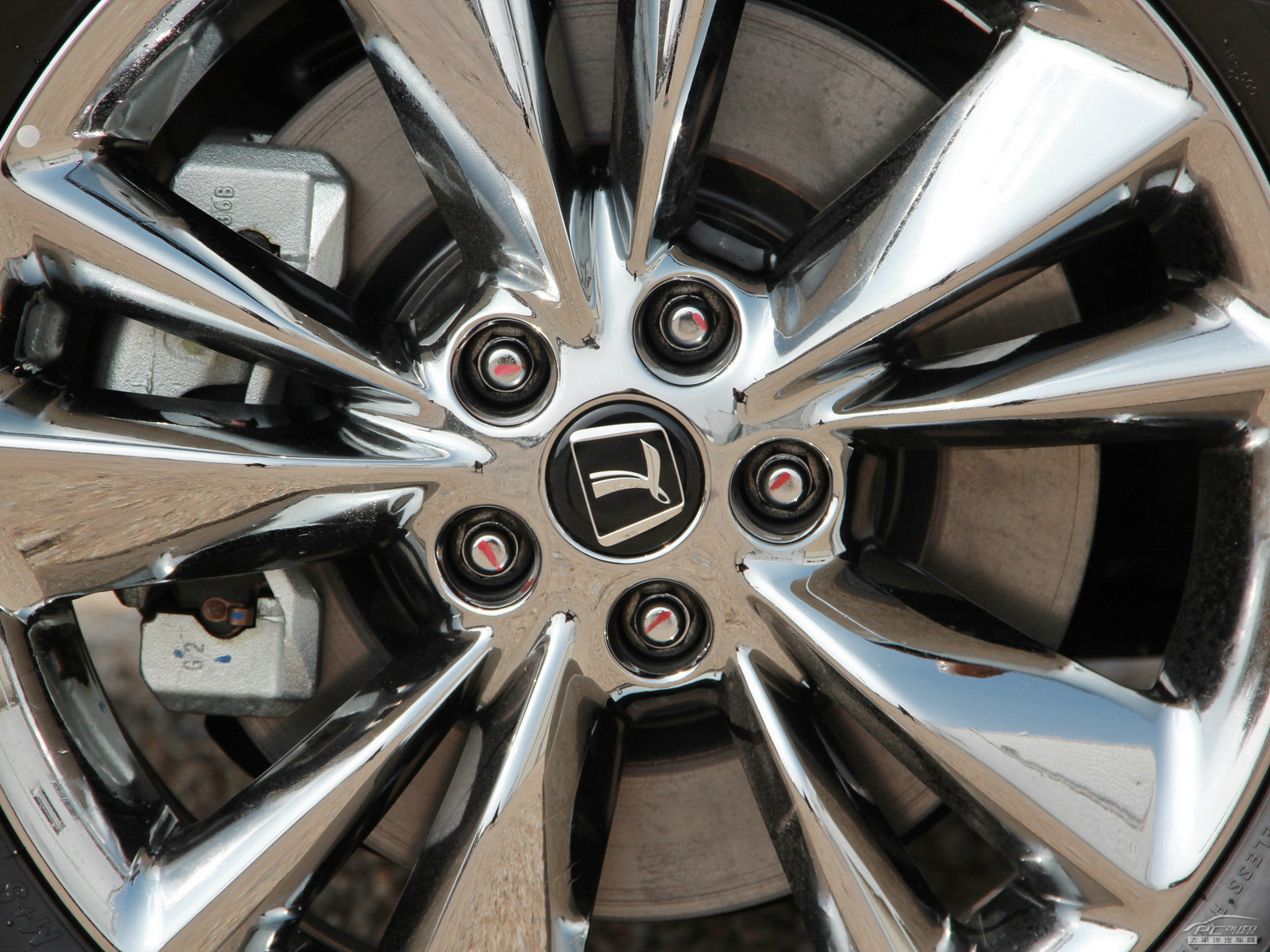 納智捷大7 SUV細(xì)節(jié)高清大圖