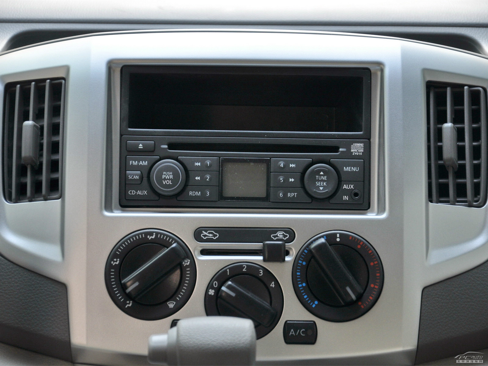 日產(chǎn)NV200內(nèi)飾高清大圖