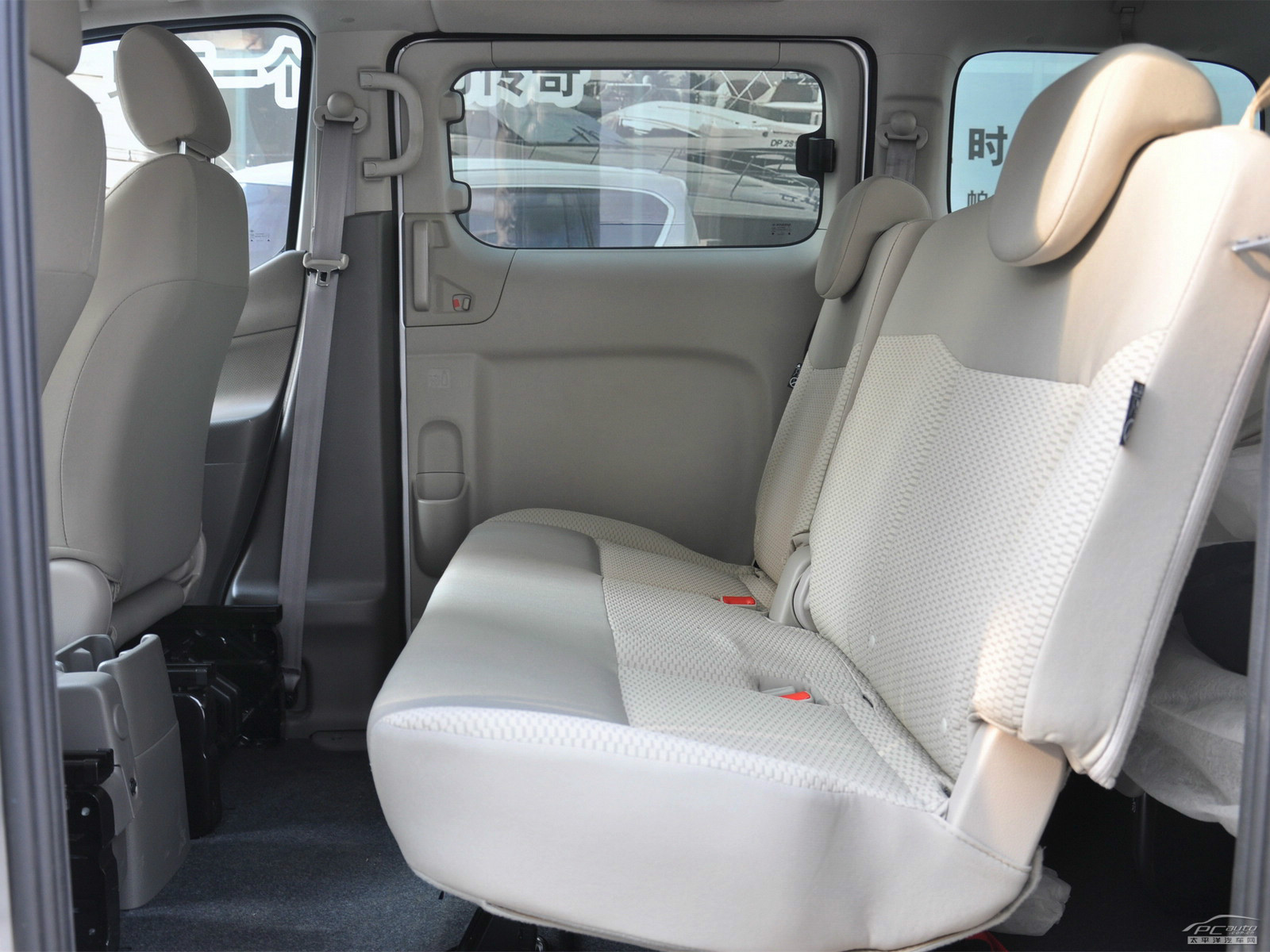 日產(chǎn)NV200空間高清大圖