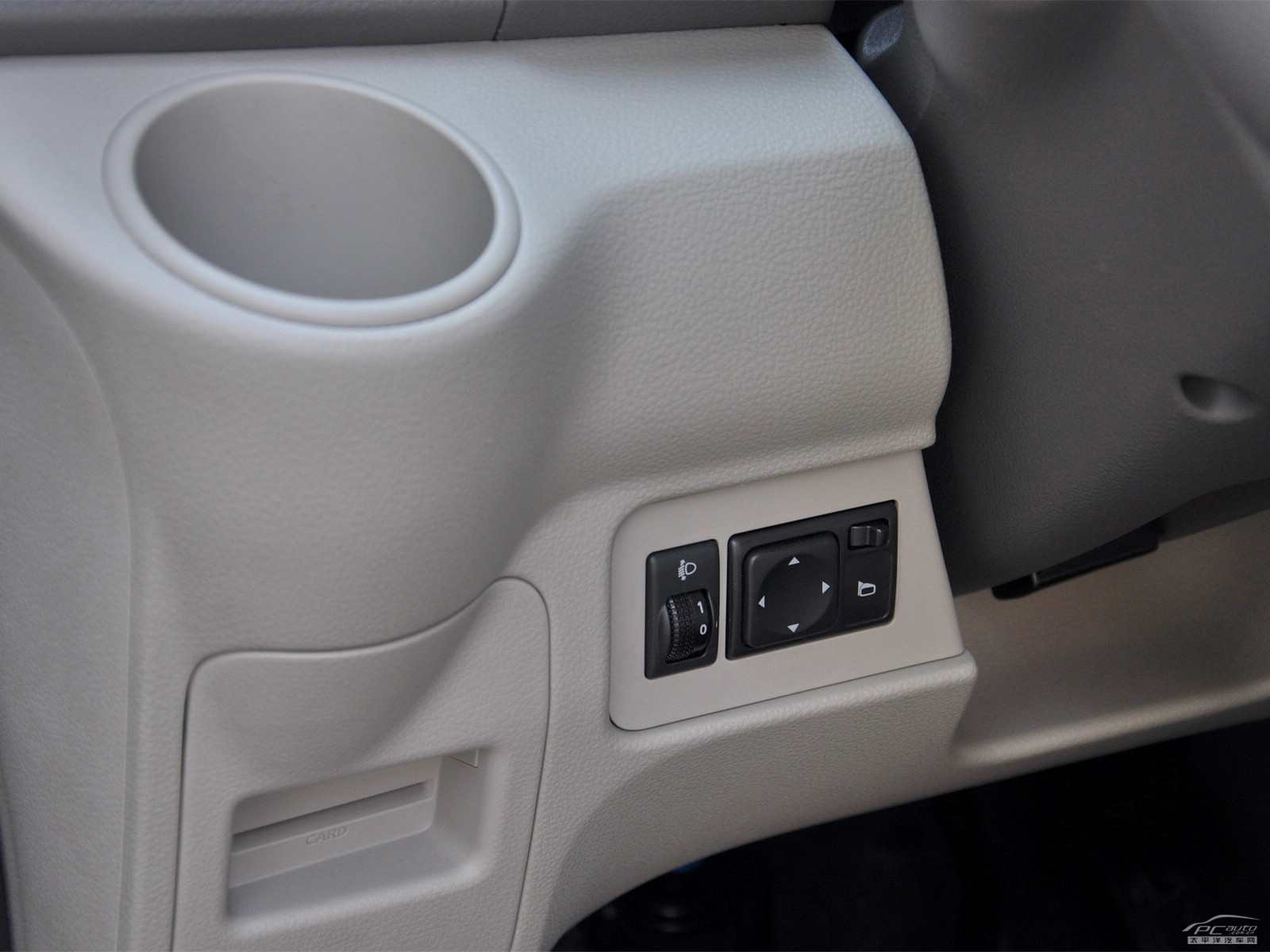 日產(chǎn)NV200空間高清大圖