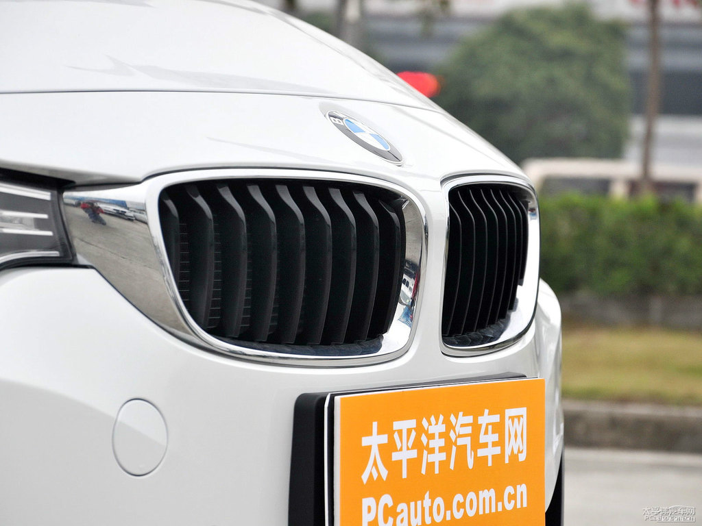 雪山白寶馬4系車頭外觀圖片