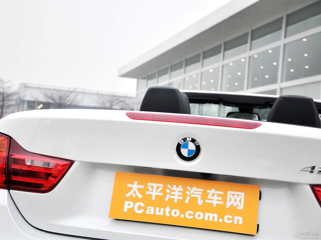 雪山白寶馬4系車尾外觀圖片