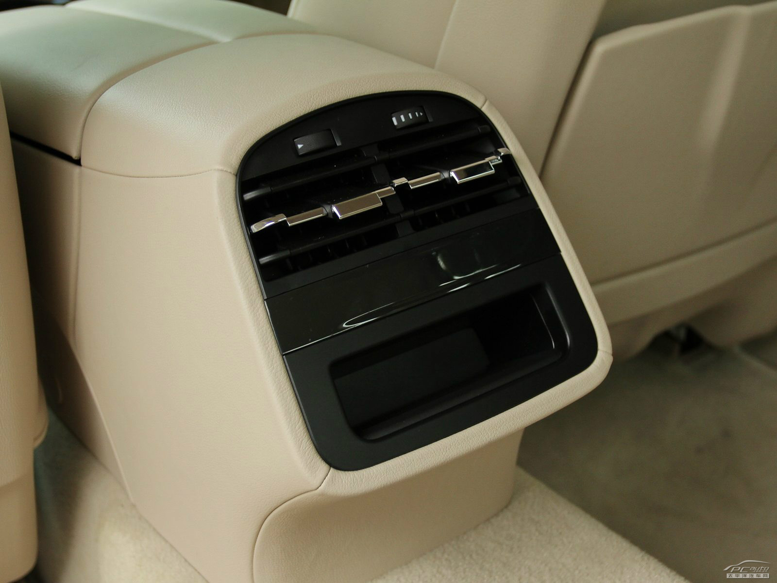 總裁內(nèi)飾高清大圖