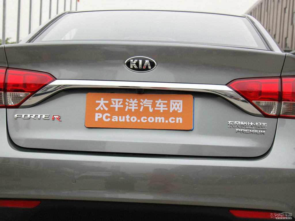 鈦銀福瑞迪車尾外觀圖片