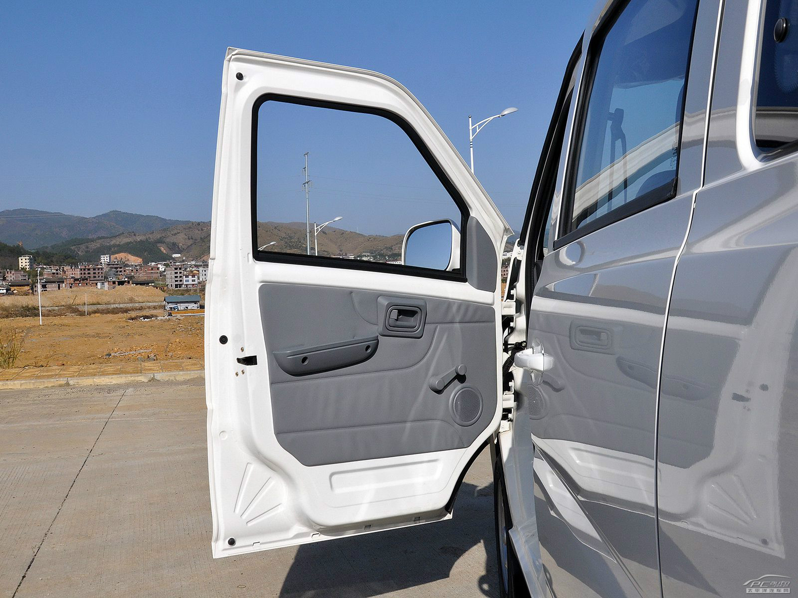 啟騰M70L內(nèi)飾高清大圖