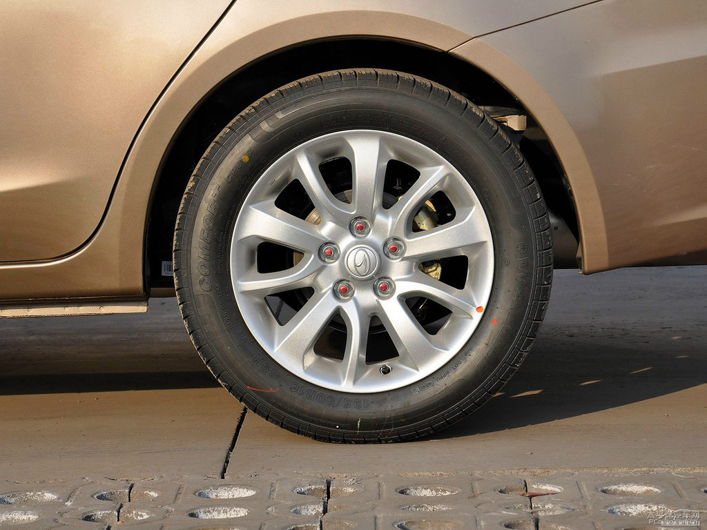 維也納金V5菱致車身外觀圖片