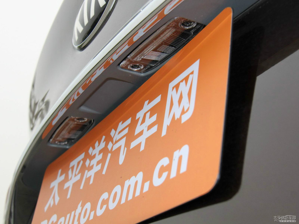 暗櫻紅福瑞迪車尾外觀圖片