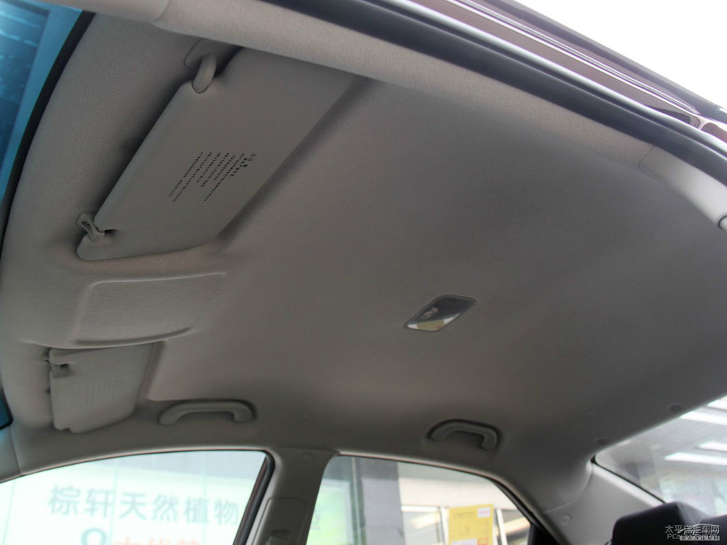 暗櫻紅福瑞迪車廂內(nèi)飾圖片