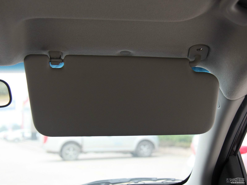 暗櫻紅福瑞迪車廂內(nèi)飾圖片
