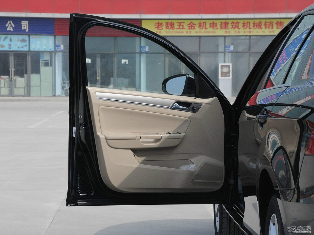 幻影黑寶來車廂內(nèi)飾圖片