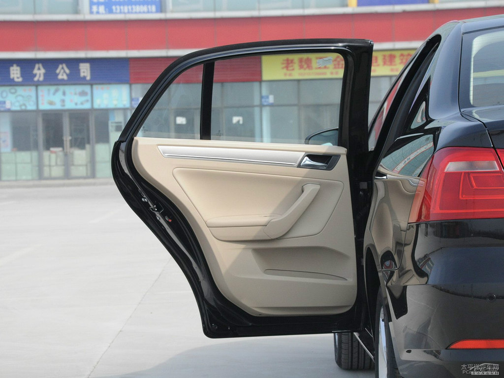 幻影黑寶來車廂內(nèi)飾圖片