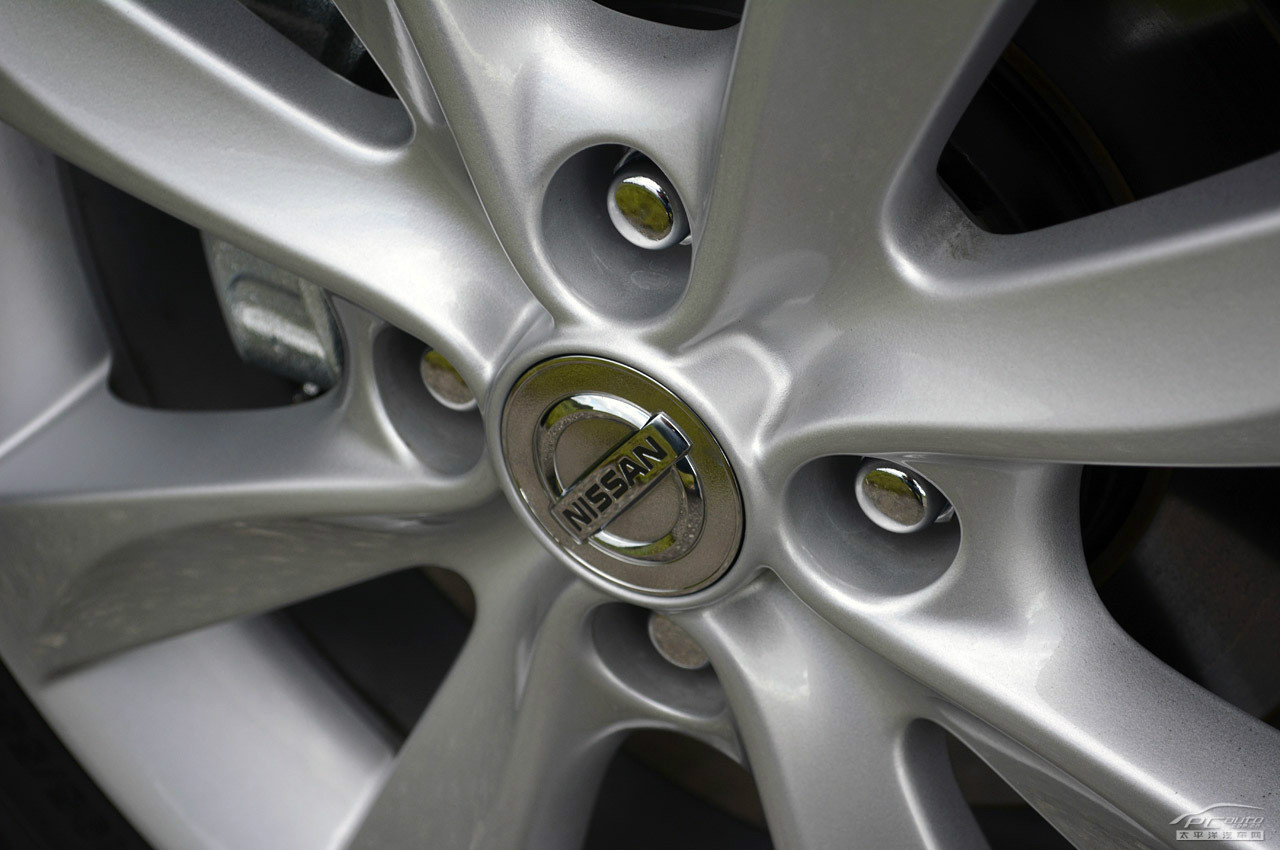 日產(chǎn)Versa外觀高清大圖