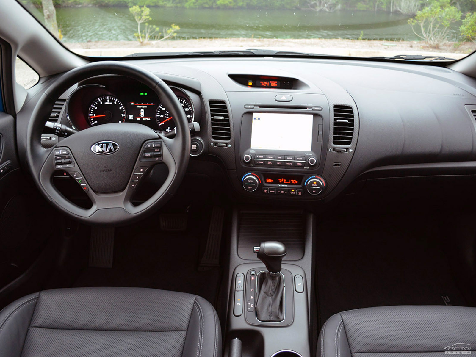 起亞Forte內(nèi)飾高清大圖