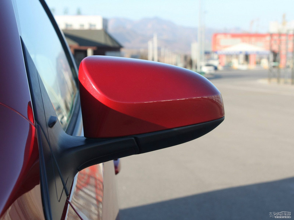 珊瑚紅YARiS L 致炫車身外觀圖片