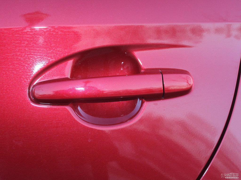 珊瑚紅YARiS L 致炫車身外觀圖片