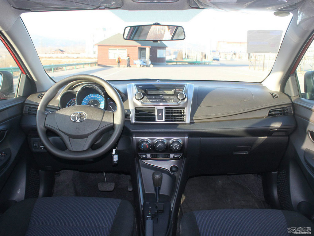 珊瑚紅YARiS L 致炫中控內(nèi)飾圖片