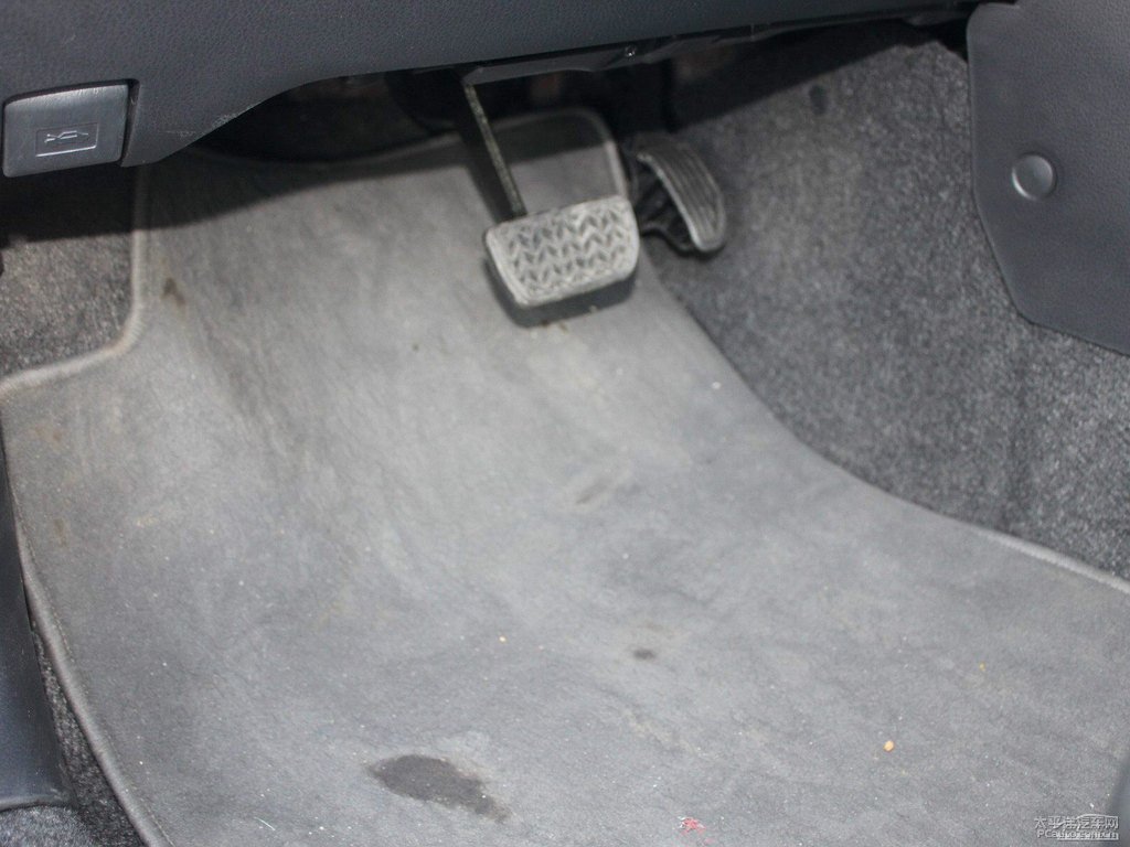 珊瑚紅YARiS L 致炫中控內(nèi)飾圖片