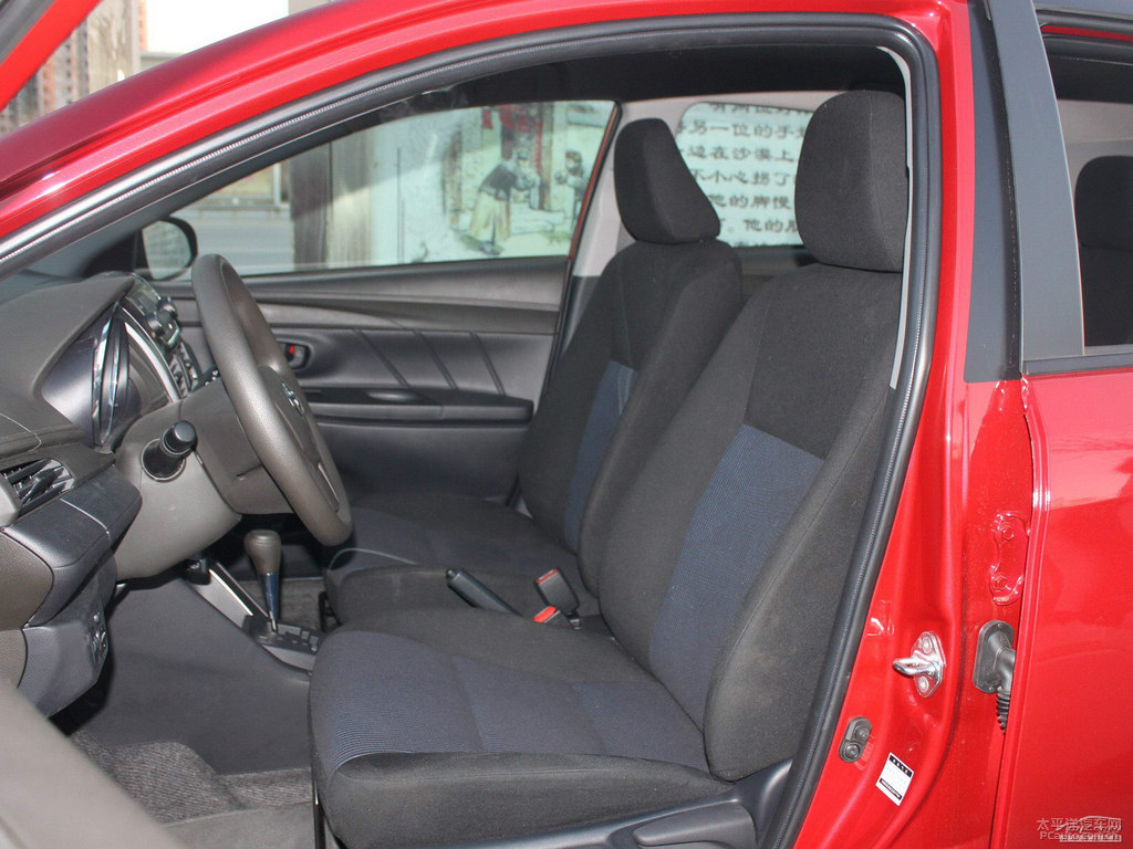 珊瑚紅YARiS L 致炫座椅內(nèi)飾圖片