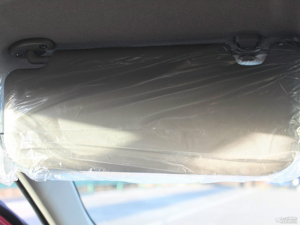 珊瑚紅YARiS L 致炫車廂內(nèi)飾圖片