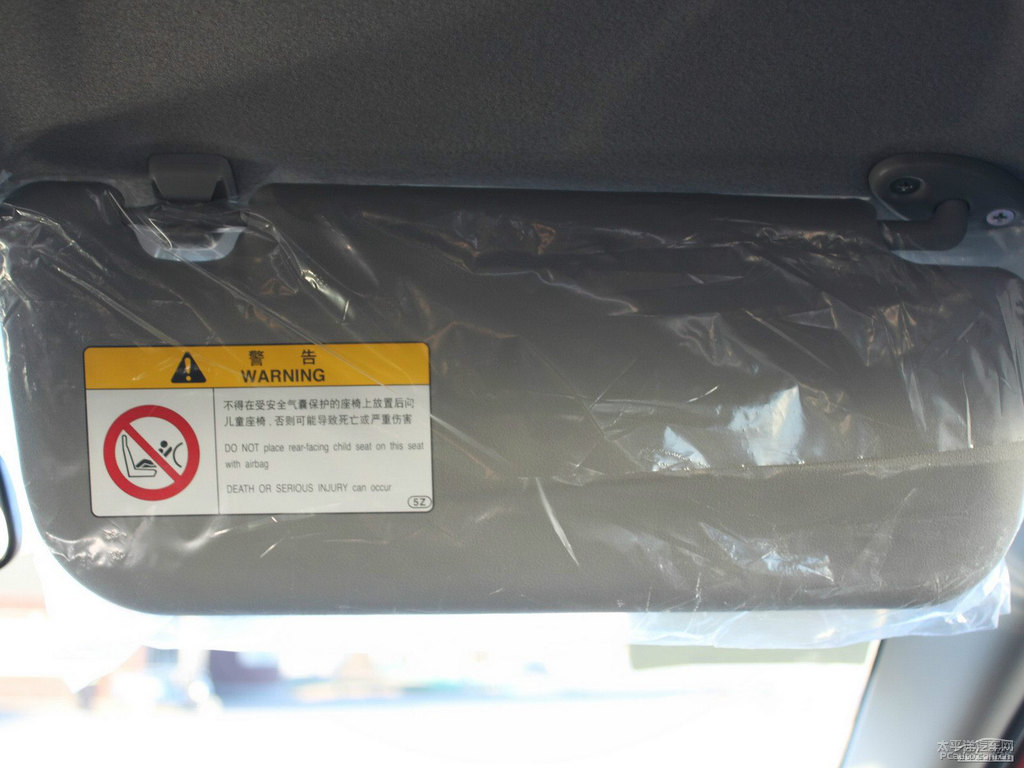 珊瑚紅YARiS L 致炫車廂內(nèi)飾圖片