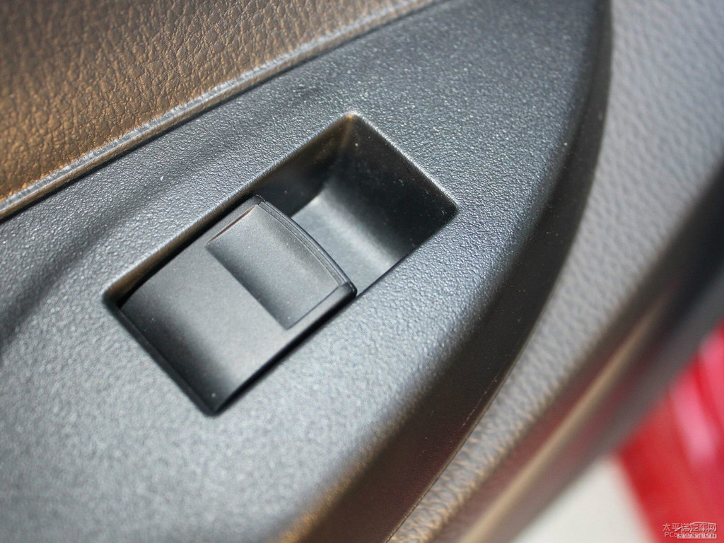 珊瑚紅YARiS L 致炫車廂內(nèi)飾圖片