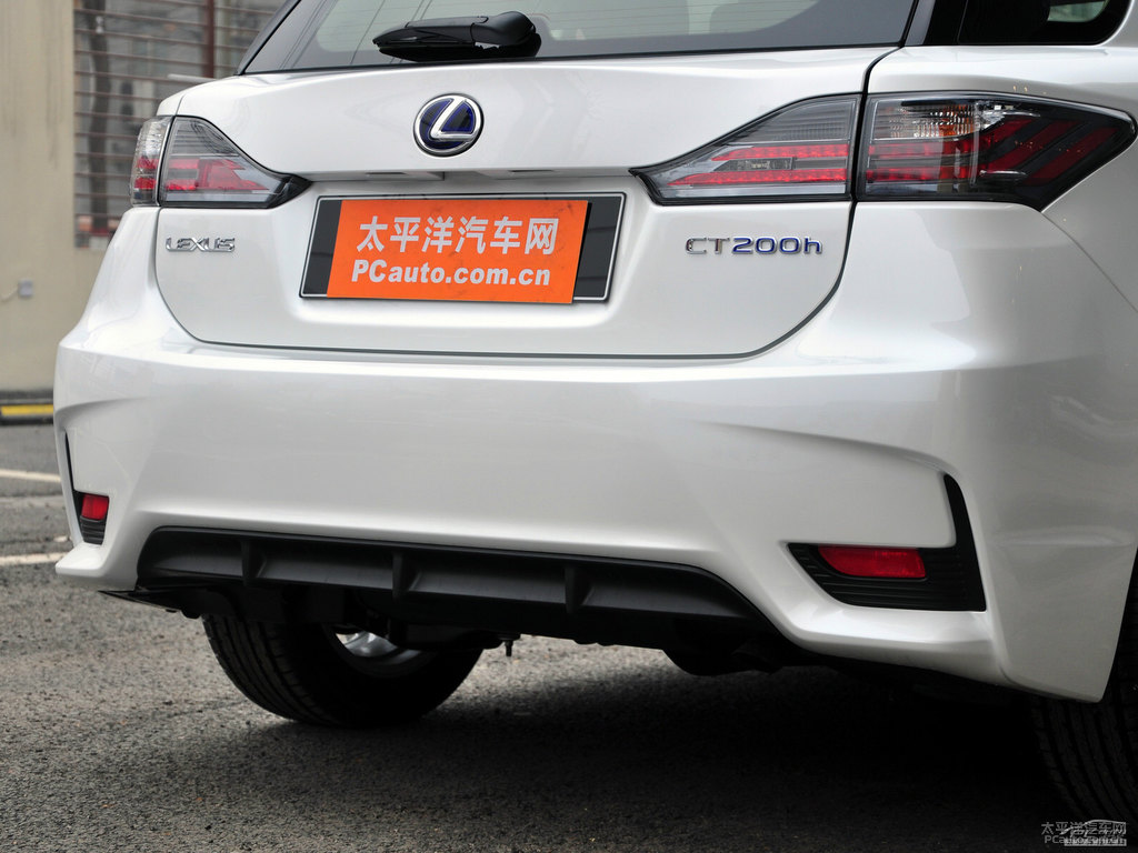 珍珠白雷克薩斯CT車尾外觀圖片