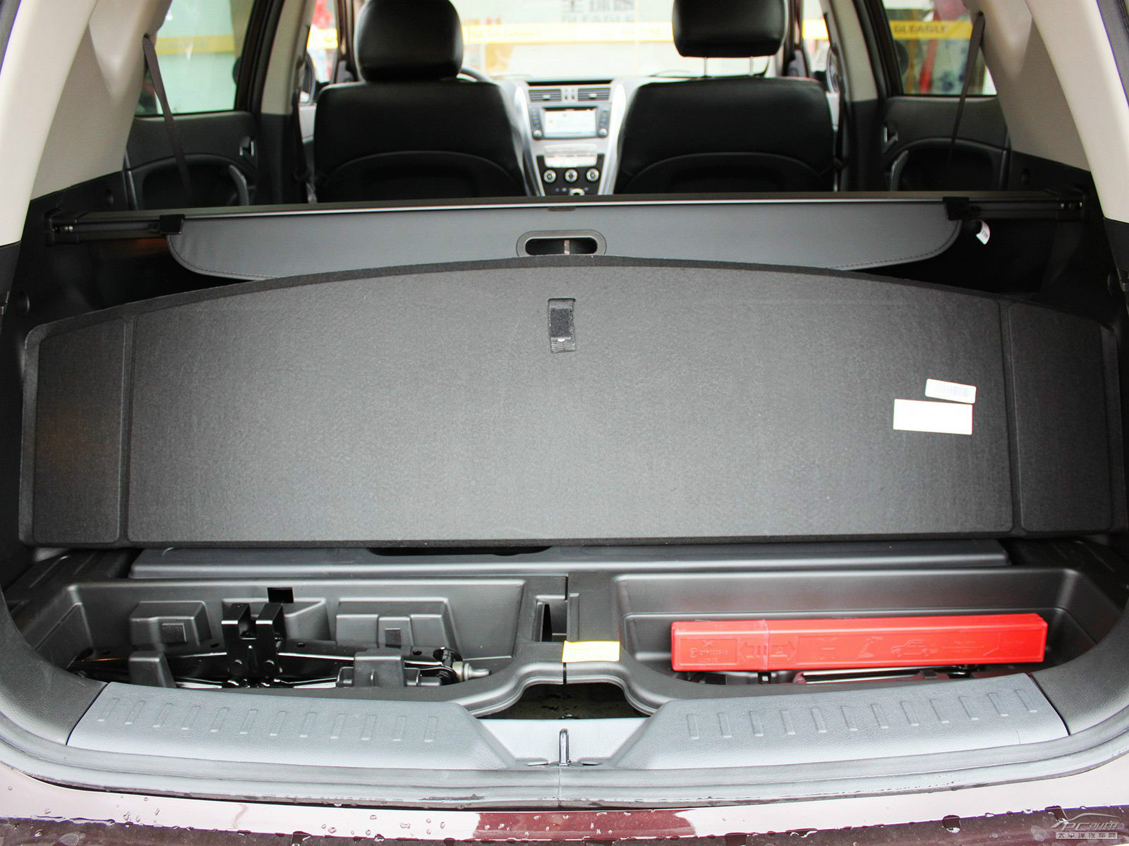 吉利GX7空間高清大圖