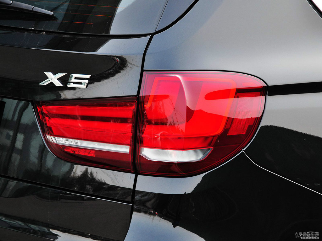 炭黑寶馬X5(進(jìn)口)車尾外觀圖片
