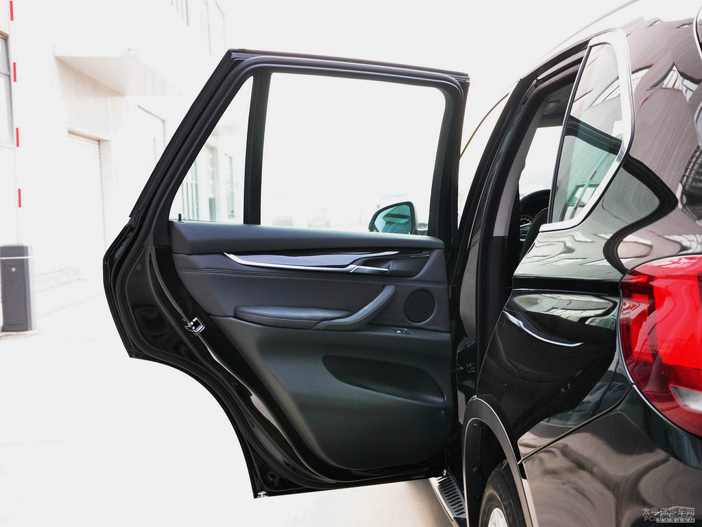 炭黑寶馬X5(進(jìn)口)車廂內(nèi)飾圖片