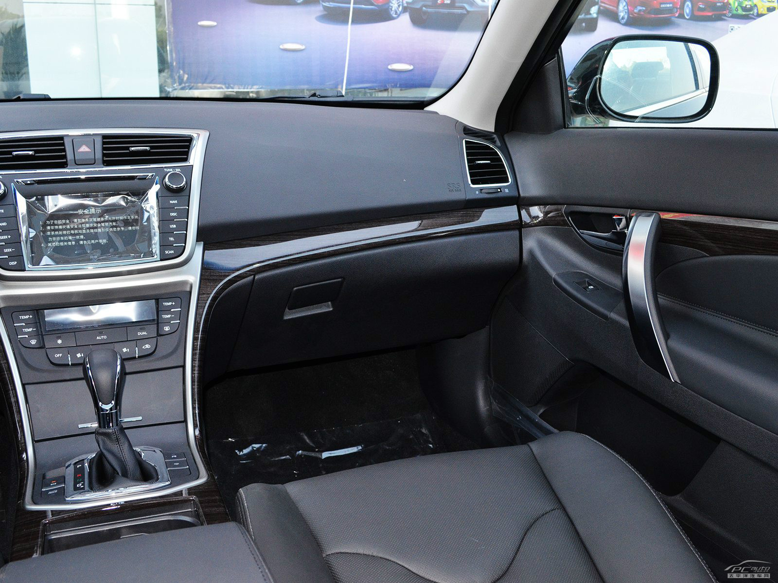 睿騁內(nèi)飾高清大圖