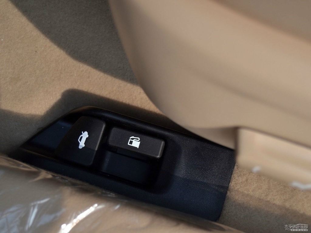 炫晶黑凱美瑞車廂內(nèi)飾圖片