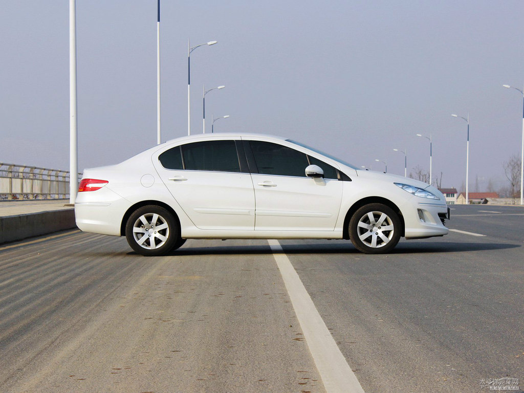 珠光白標(biāo)致408整車外觀外觀圖片