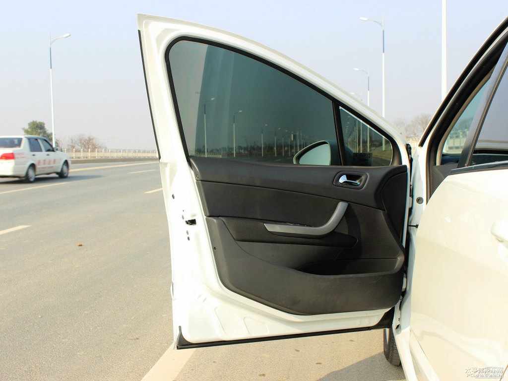 珠光白標(biāo)致408車廂內(nèi)飾圖片