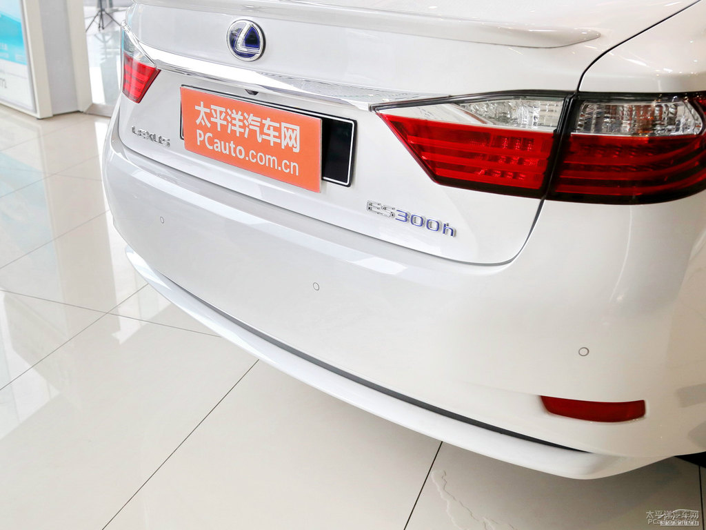 珍珠白雷克薩斯ES車尾外觀圖片