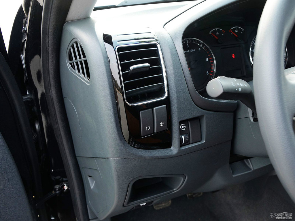 ɫL(fng)E5п؃(ni)DƬ