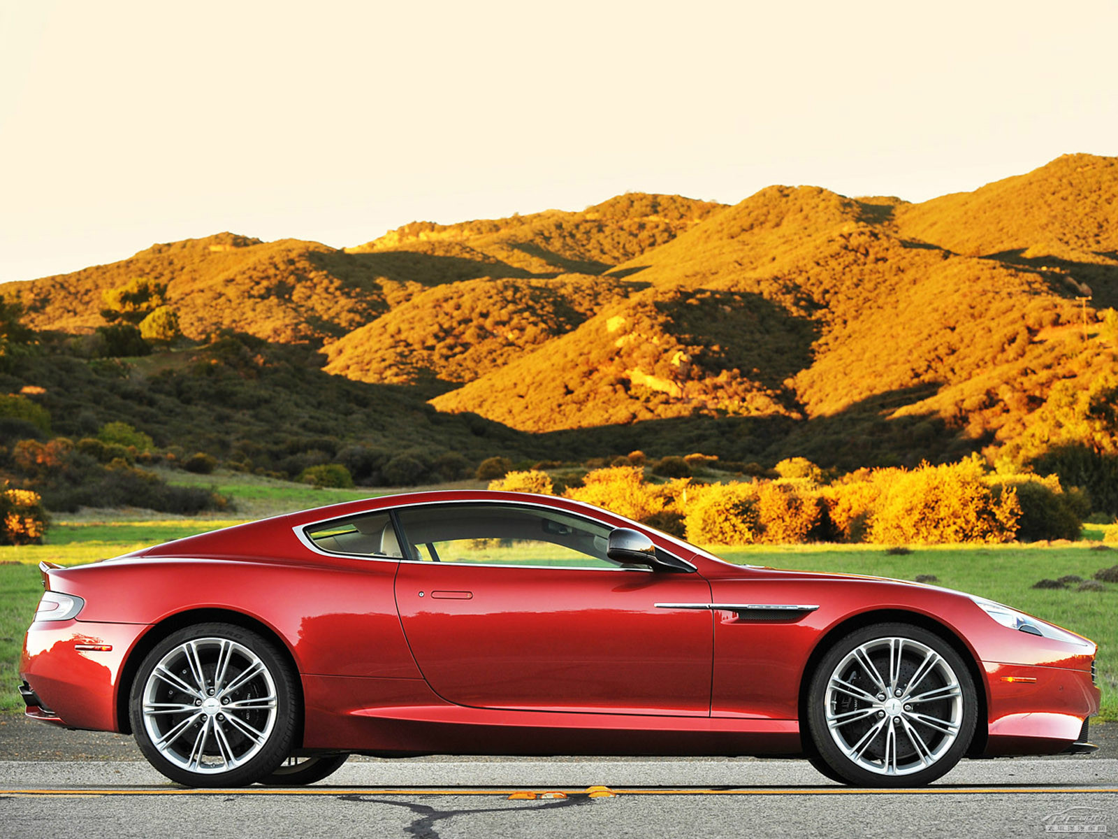 DB9外觀高清大圖