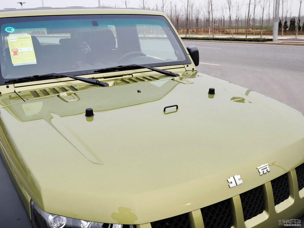 丘陵綠北京BJ40車身外觀圖片