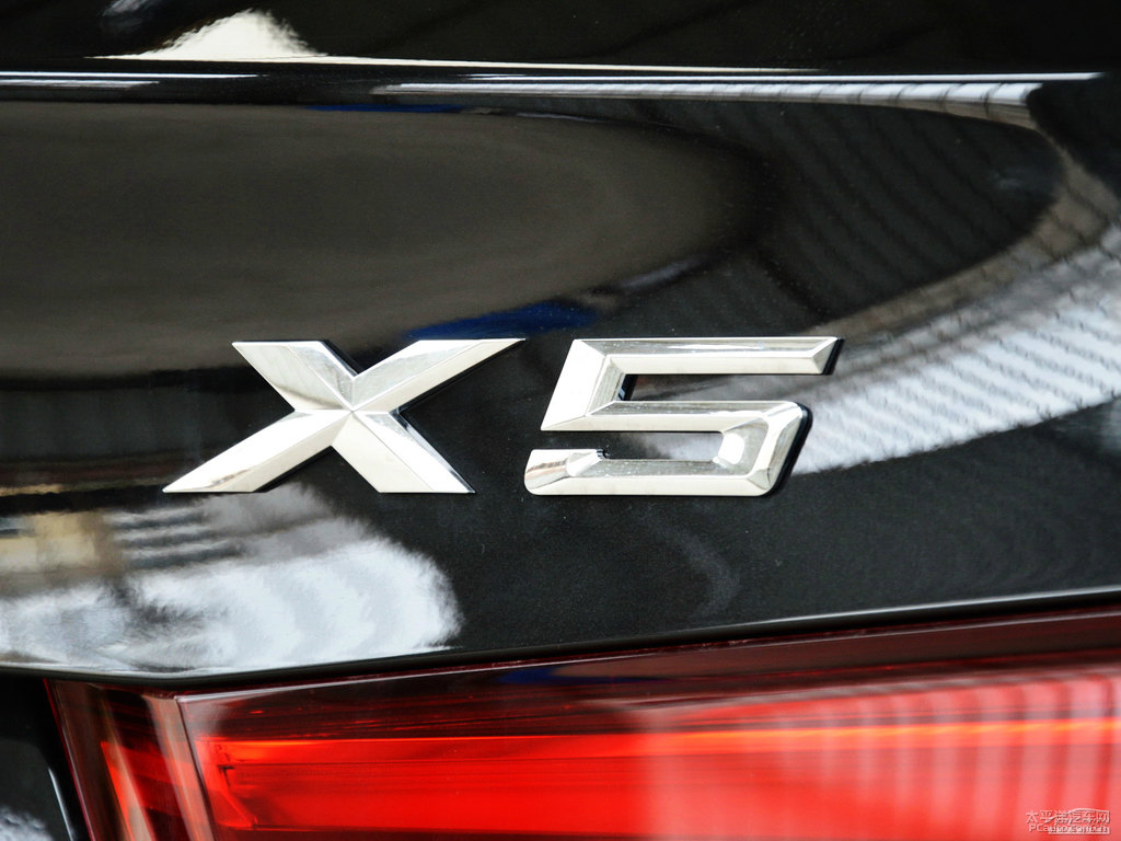 炭黑寶馬X5(進(jìn)口)車尾外觀圖片