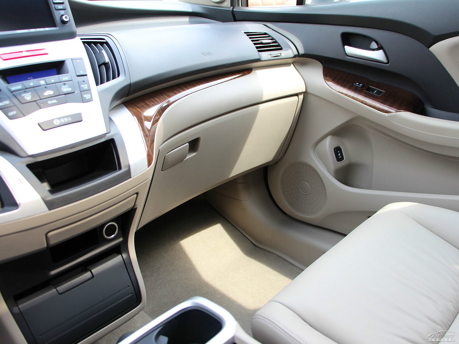 奧德賽內(nèi)飾高清大圖