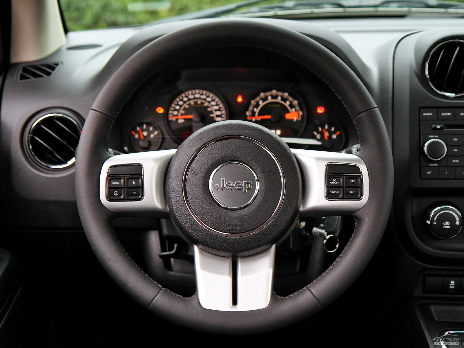 指南者(進口)內(nèi)飾高清大圖