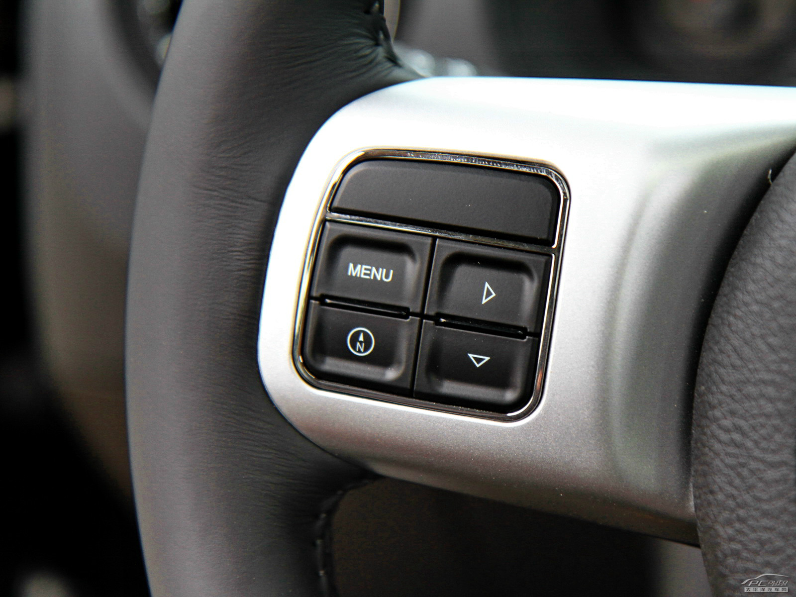 指南者(進(jìn)口)內(nèi)飾高清大圖