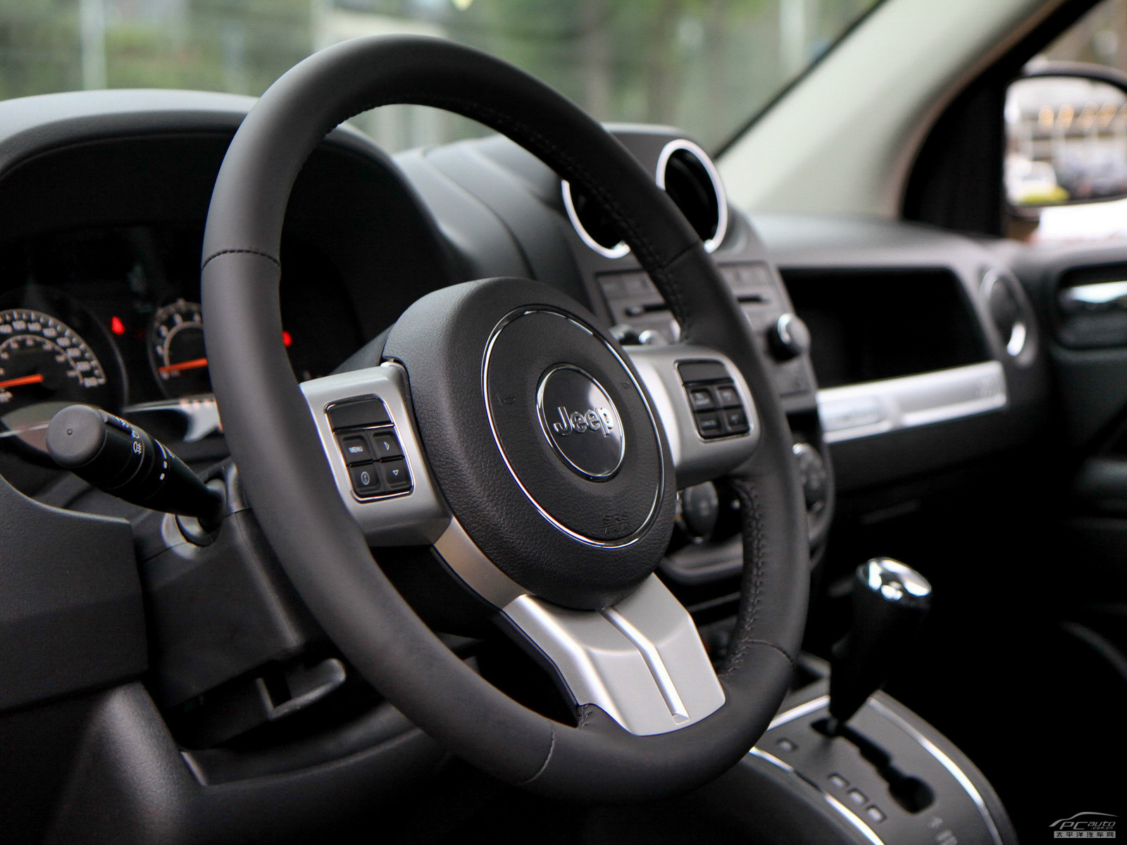 指南者(進(jìn)口)內(nèi)飾高清大圖