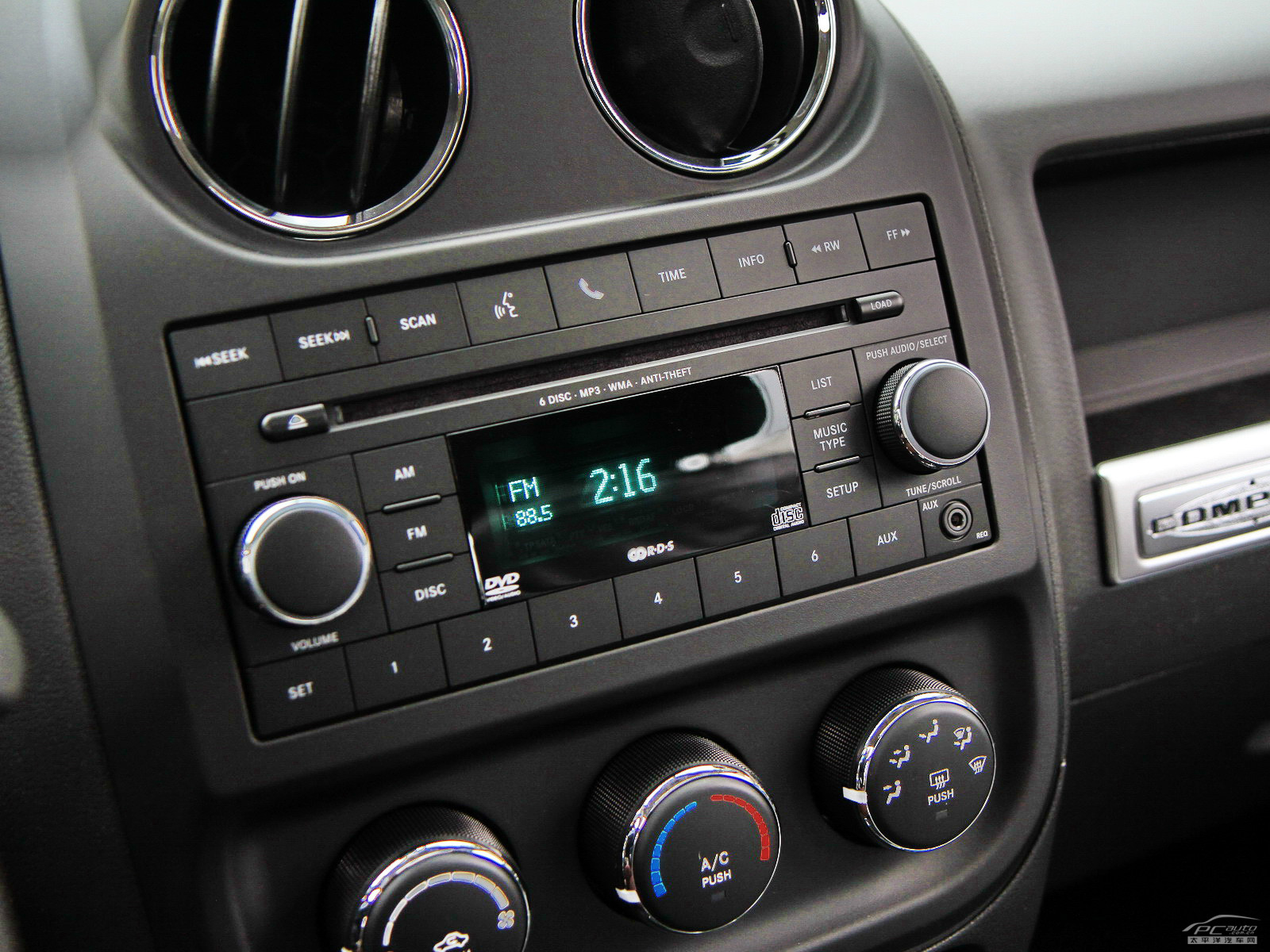 指南者(進(jìn)口)內(nèi)飾高清大圖