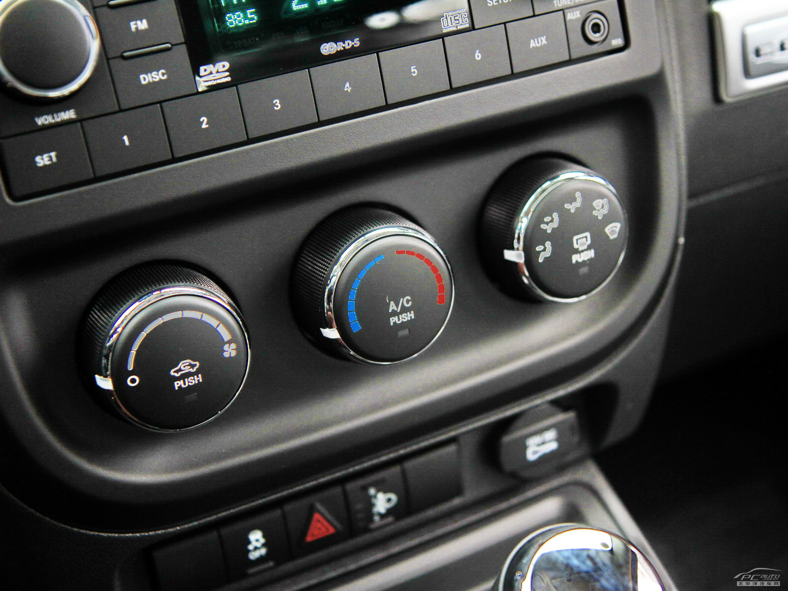 指南者(進口)內(nèi)飾高清大圖