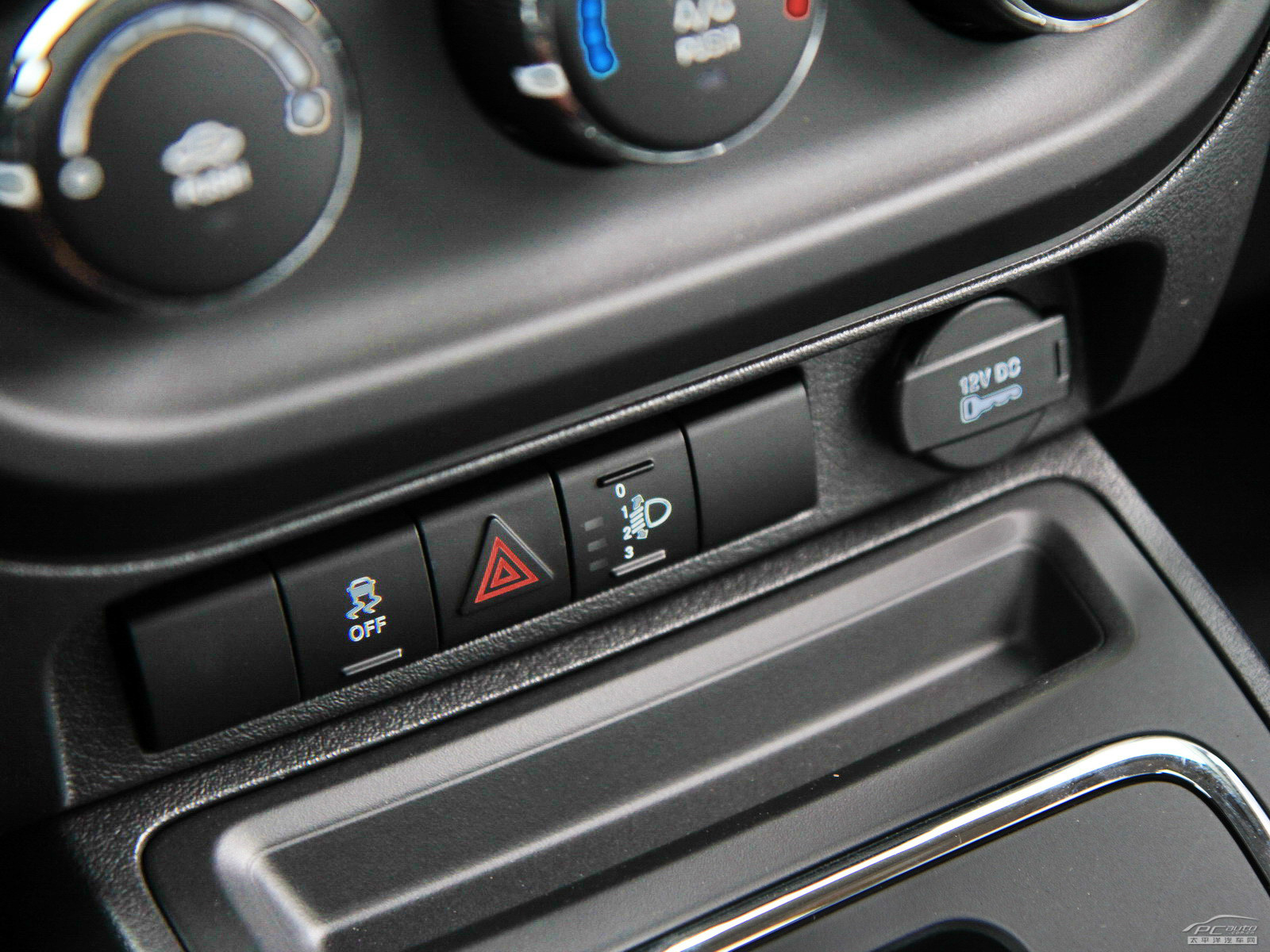 指南者(進(jìn)口)內(nèi)飾高清大圖