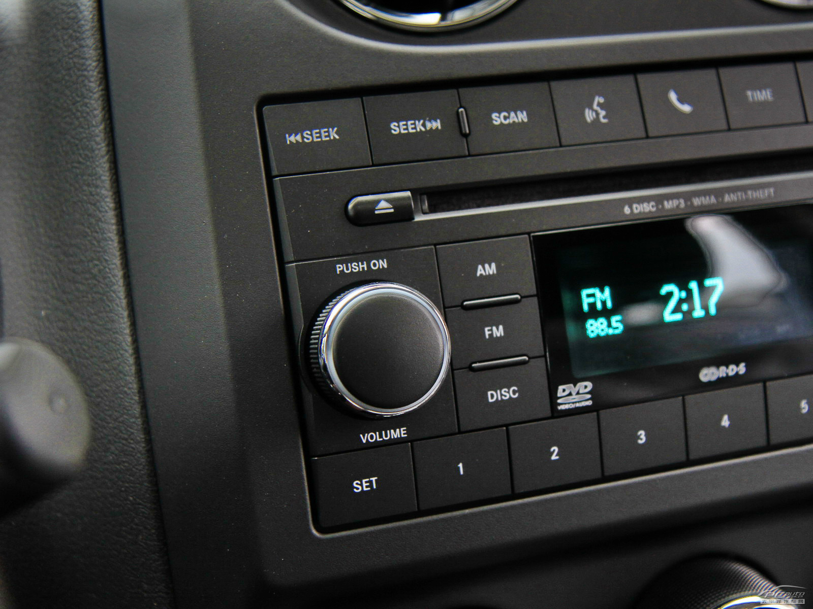 指南者(進(jìn)口)內(nèi)飾高清大圖