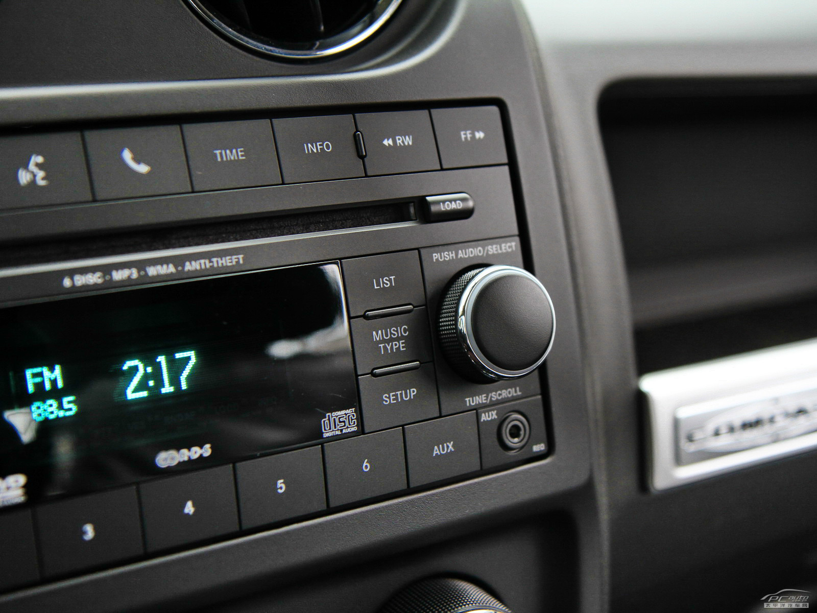 指南者(進(jìn)口)內(nèi)飾高清大圖