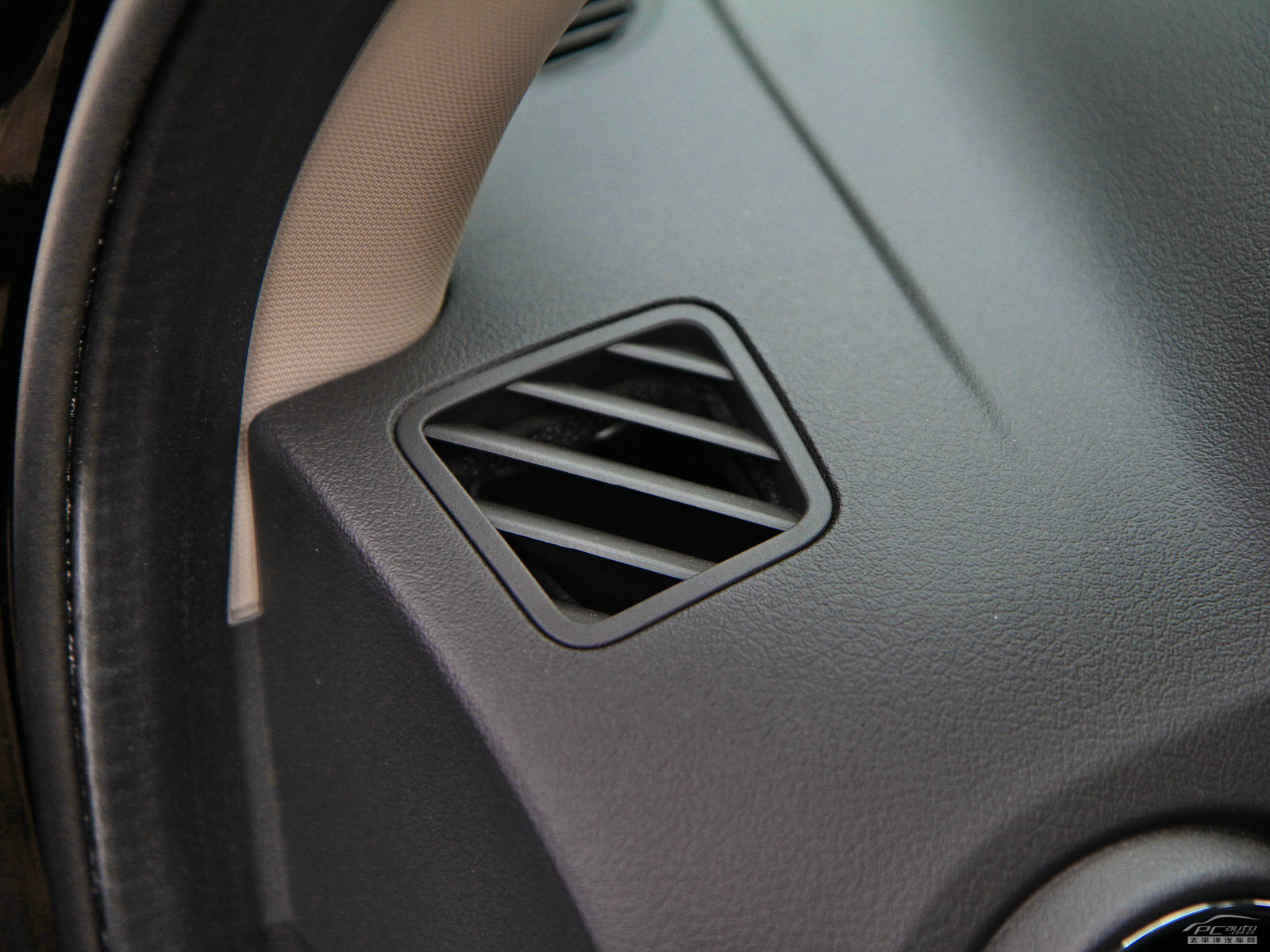 指南者(進(jìn)口)內(nèi)飾高清大圖