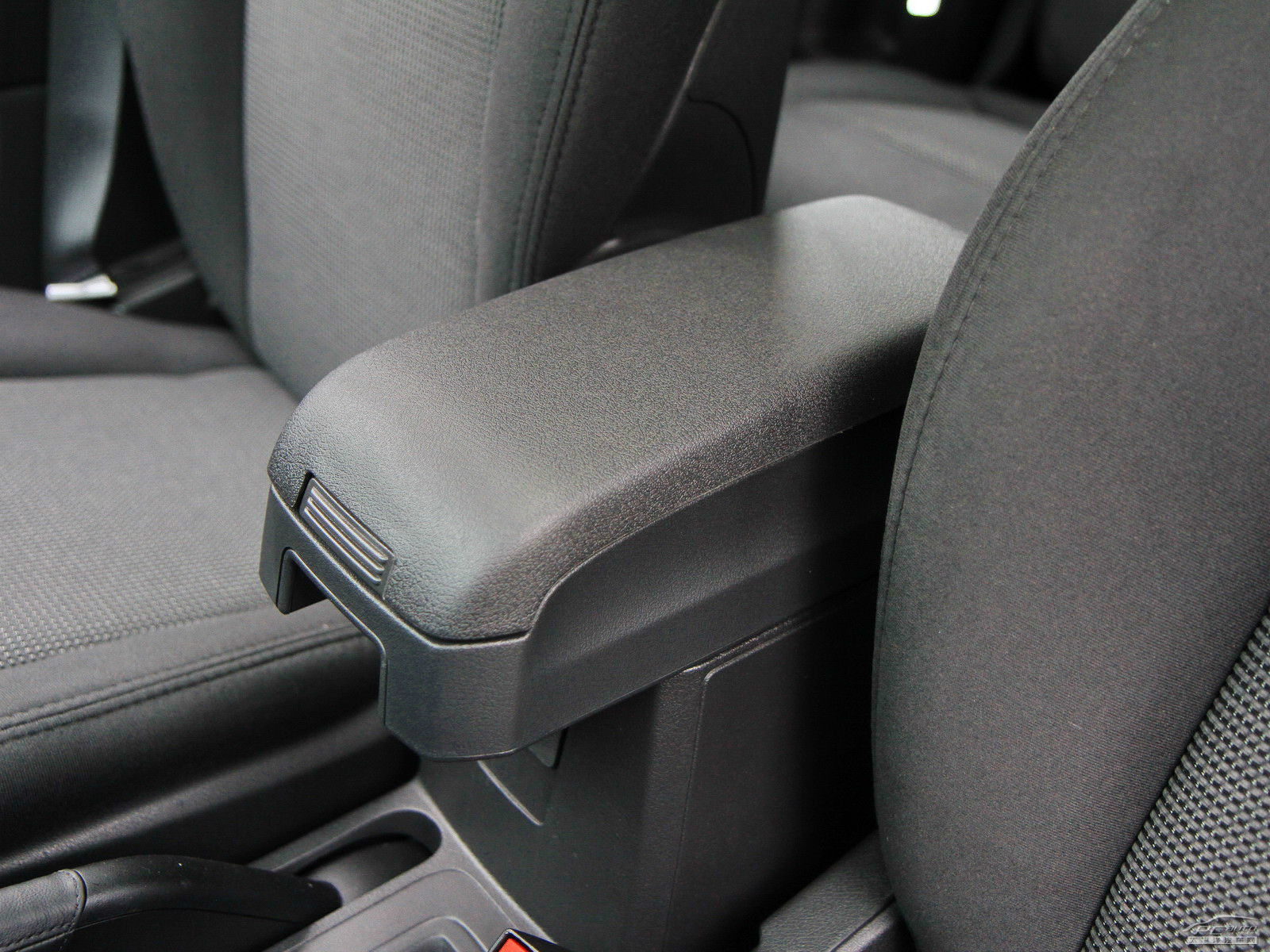 指南者(進口)內(nèi)飾高清大圖